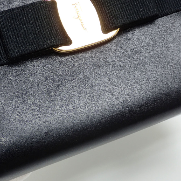 中古】 サルヴァトーレフェラガモ キーリング付き ポーチ ヴァラ