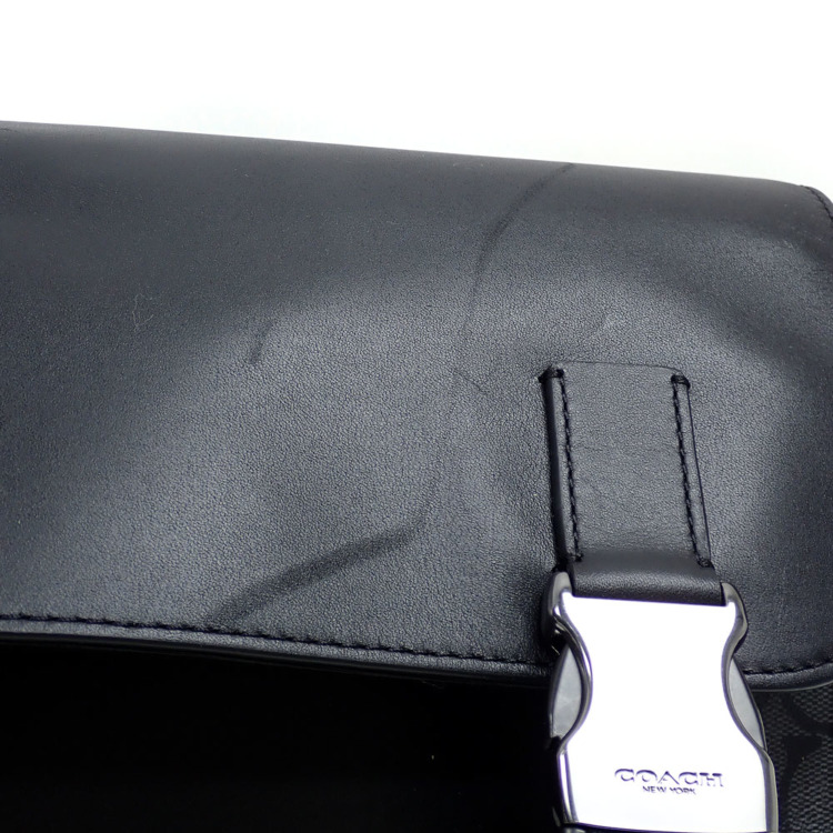 中古 コーチ ショルダーバッグ シグネチャー トラッククロスボディ メンズ ブラック 黒 PVC レザー C3747 斜め掛け アウトレット 中古】 コーチ ショルダーバッグ シグネチャー トラッククロスボディ